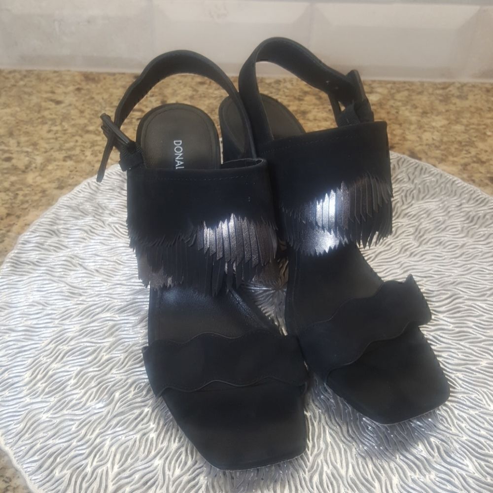 DONALD PLINER "Mylo" Fringe Sandals - Size 9 1/2